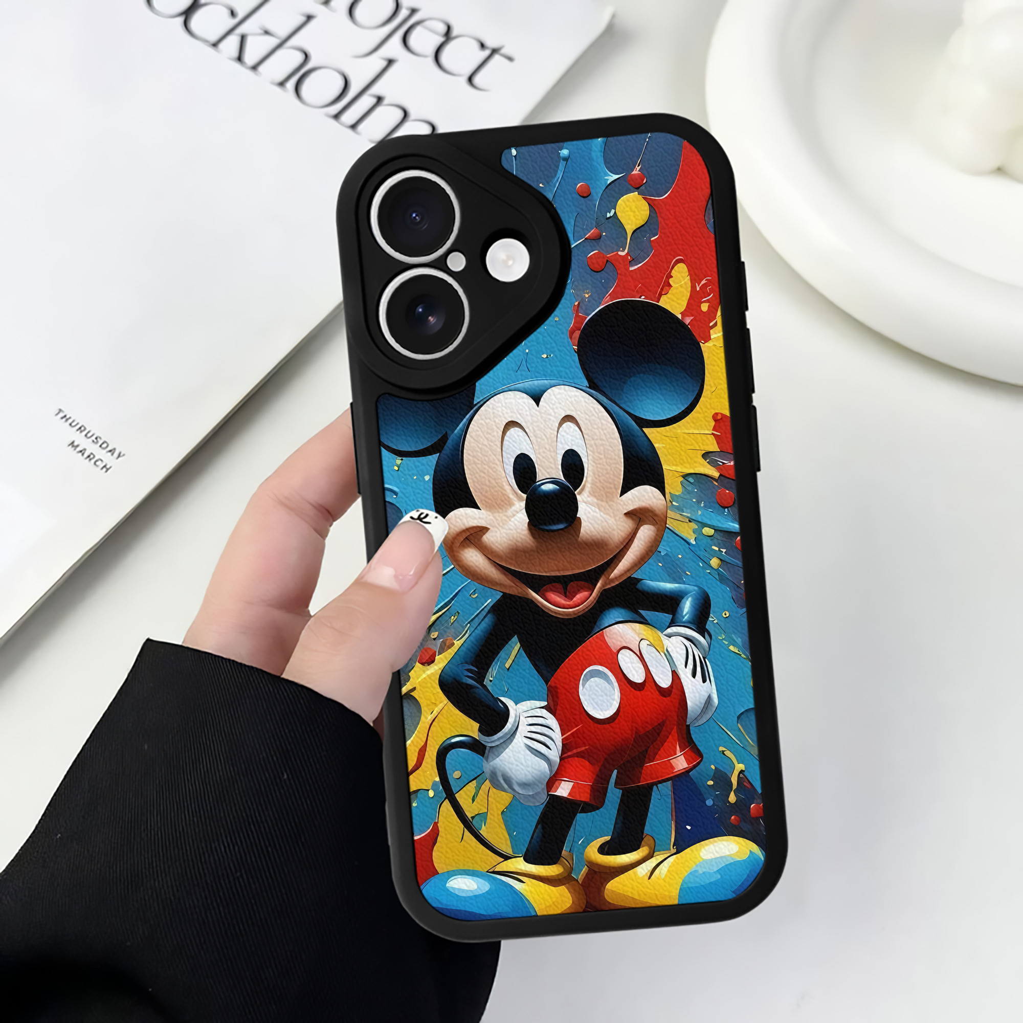 （画像用） ミッキーマウス Mickey Mouse 【iPhone 16シリーズ対応】シリコンスマホケース（レザー調） 材質：シリコン